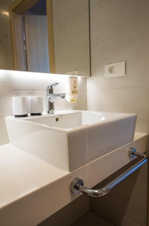 Hotel Osmine سلانو المظهر الخارجي الصورة